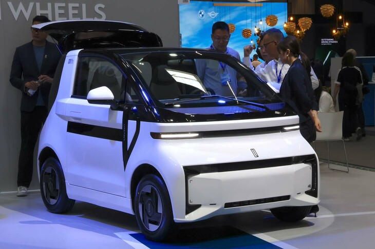 中国の新興ブランド、リンクツアーによるマイクロモビリティー「アルーミ」。イタリアをはじめ欧州数カ国への進出を狙う。