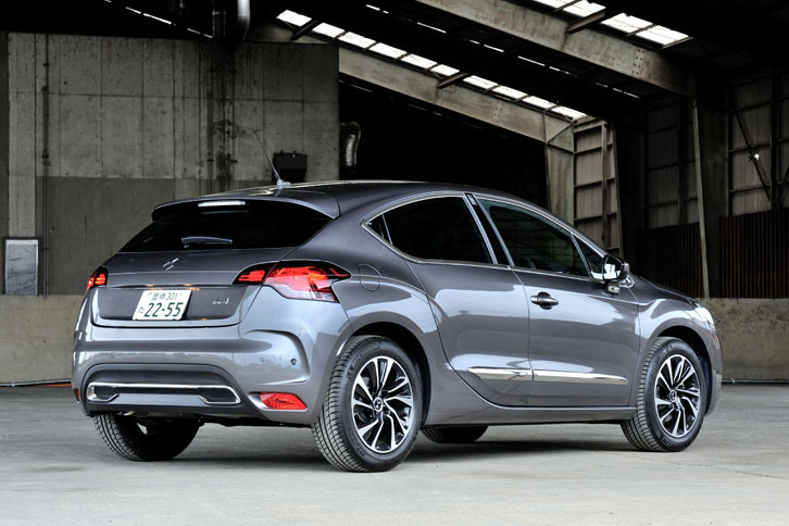 スリーサイズは4285×1810×1500mm。フォルムはクロスオーバー的。