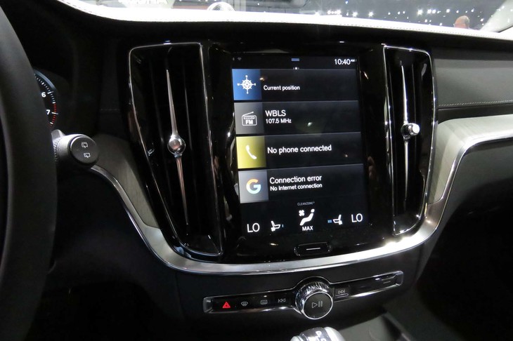 ボルボV60 T6 AWDインスクリプション（センタースクリーン）