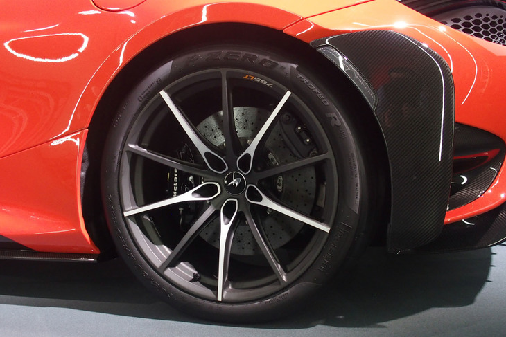 マクラーレン765LT（タイヤ＆ホイール＜後ろ＞）