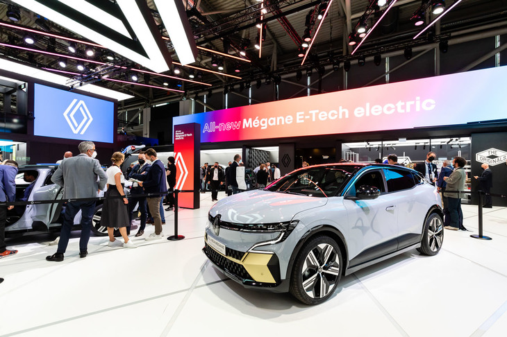 IAAモビリティー2021のルノーブース。