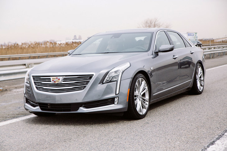 キャデラックの運転支援システム「スーパークルーズ」を搭載した「CT6」。