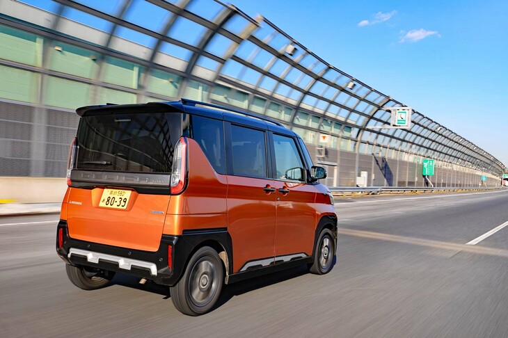 ボディーカラーは豊富で、6種類のツートンカラーを含む全11種類のカラーリングが用意されている。