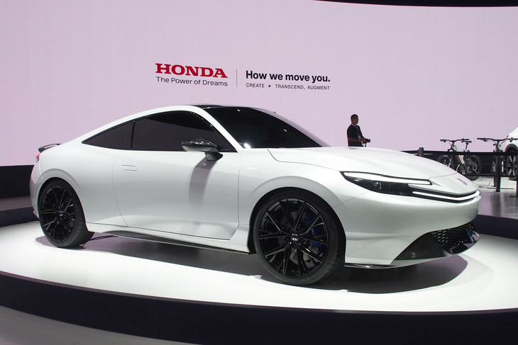 「ジャパンモビリティショー2023」より、ホンダブースに展示された「プレリュード コンセプト」。当時の反応はイマイチだった印象で、『webCG』のモーターショー特集でも、ライター陣が選出する「これがおすすめ！」等のコーナーで取り上げられることはなかった。