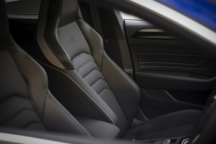 フォルクスワーゲン・アルテオン（フロントシート）