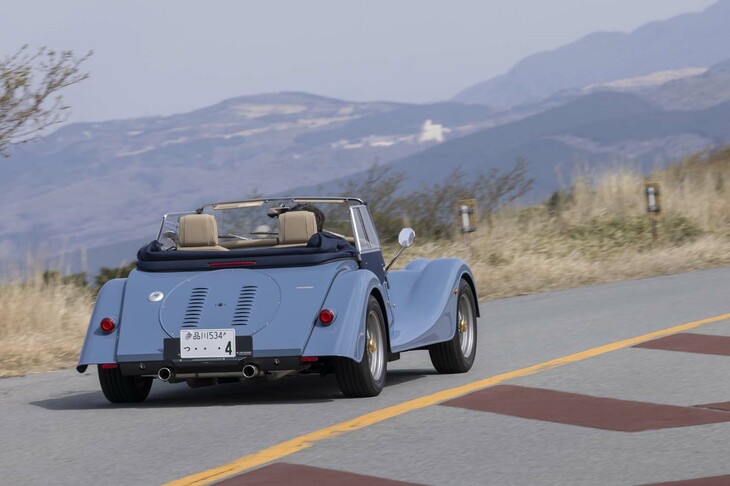 熟練工による手作業でのクルマづくりを守りつつ、スポーティーでファンなモデルを輩出し続けるモーガン。伝統を守りながらも古典であることに甘えない彼らは、非常に希有（けう）な存在といえるだろう。