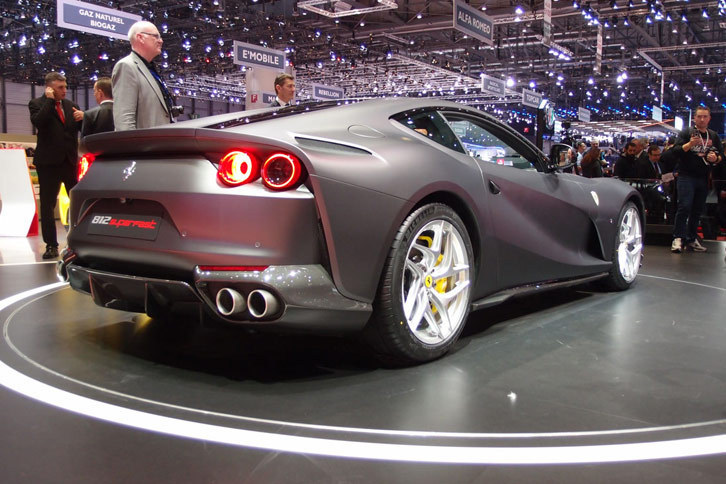 フェラーリ812スーパーファスト