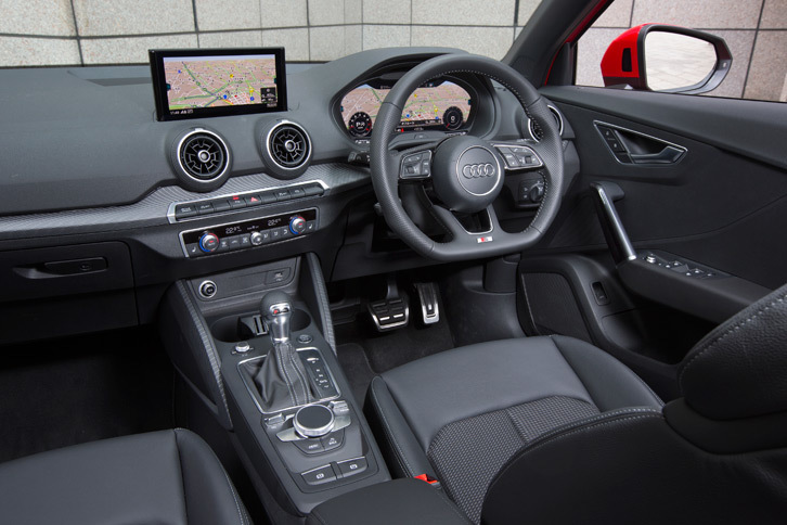 アウディQ2（インストゥルメントパネルまわり）