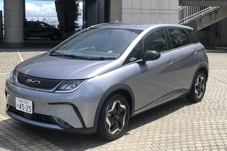 クロストラフィックアラートやクロストラフィックブレーキ、誤発進抑制システムなどに加え、同一車線内走行を支援する「ナビゲーションパイロット」を装備。充実した先進運転支援システムの採用も「ドルフィン」の自慢だ。