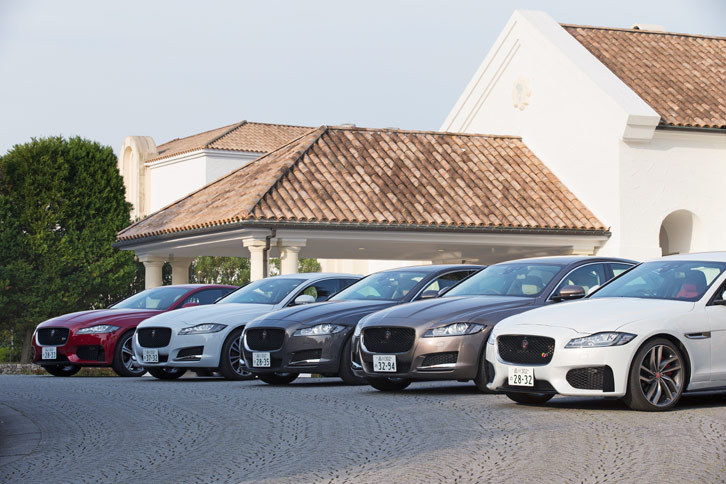 試乗会場に並べられた新型「ジャガーXF」。2015年4月のニューヨークショーで世界初公開され、日本では同年9月に受注が開始された。