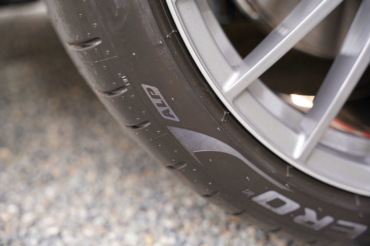 BMWアルピナXB7（タイヤのALPマーク）