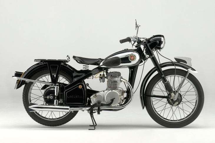 「パワーフリー号」「ダイヤモンドフリー号」で成功したスズキは、1955年3月に「コレダ号」（2ストローク125cc）を市場投入。オートバイ市場で確固たる地位を築いた。