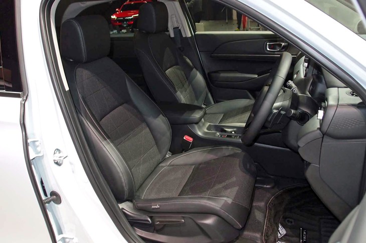 ホンダ・ヴェゼルe：HEV Z（フロントシート）