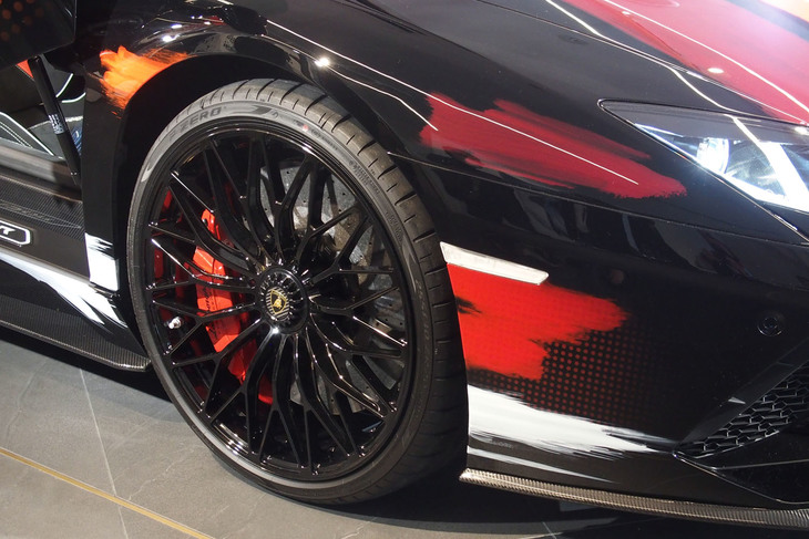 アヴェンタドールS“dressed”by Yohji Yamamoto（フロントホイール）