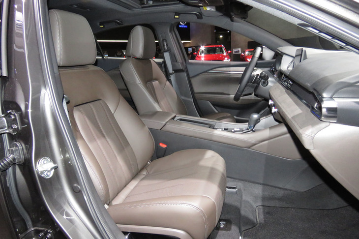 マツダ6（フロントシート）