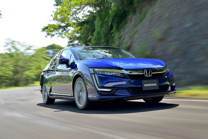 「クラリティPHEV」は、モーターの動力のみを使うEVモードで最大114.6km（JC08モード）走行できる。