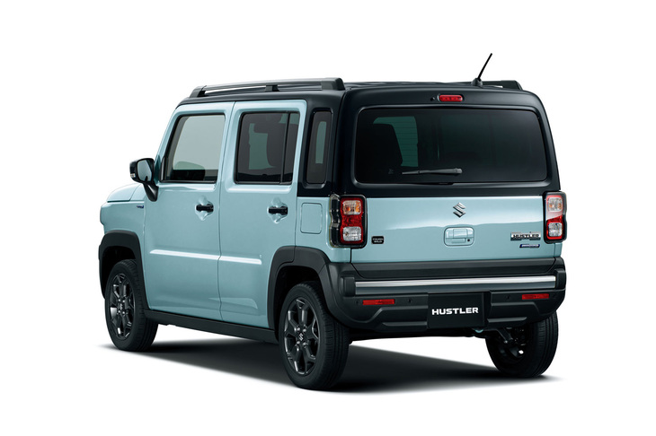 「ハスラー タフワイルド」のリアビュー。写真の外板色「オフブルーメタリック ブラック2トーン」は同グレード専用の配色となる。