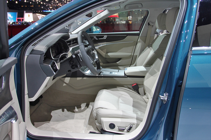 アウディA6 50 TDIクワトロ（フロントシート）