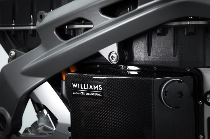 バッテリーの開発を担うのは、ウィリアムズ・アドバンスト・エンジニアリング。2010年にウィリアムズF1から独立したエンジニアリング会社で、フォーミュラEのマシン開発にも関わっている。