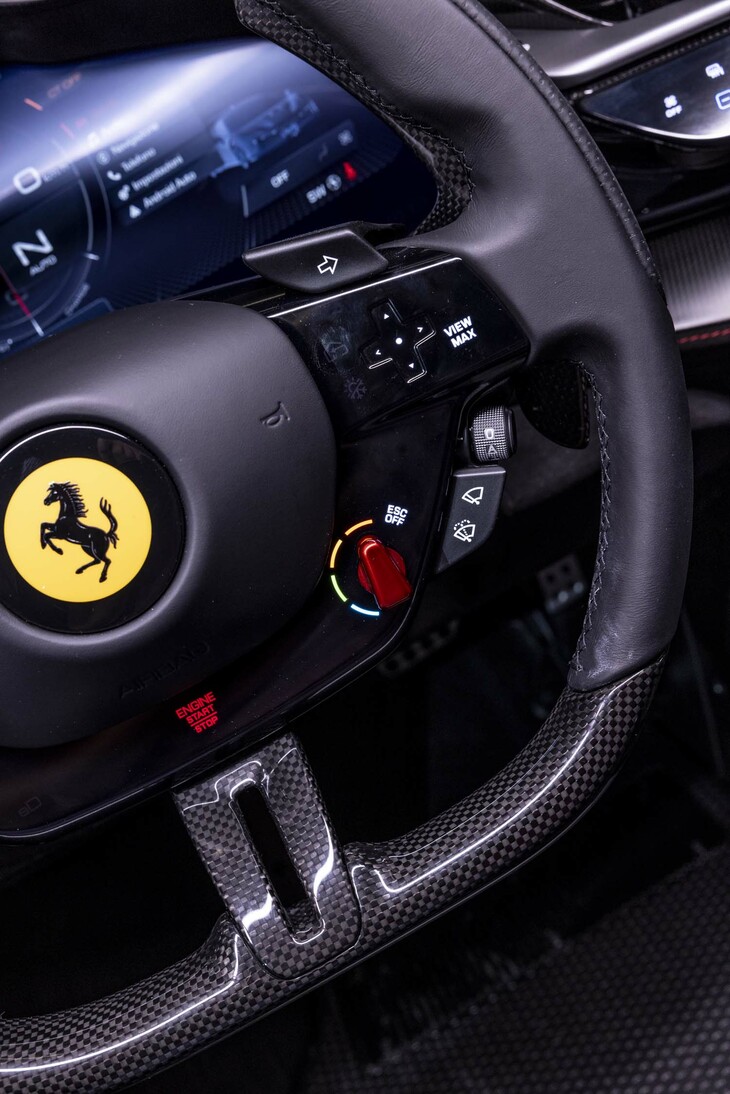 フェラーリSF90 XXストラダーレ（ステアリングホイール）