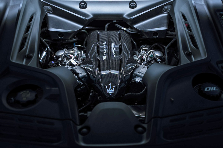 「ネットゥーノ」と呼ばれる3リッターV6ターボエンジンは、「MC20」比で10PS増しとなる最高出力640PSを発生。720N・mの最大トルクは同10N・m減となる。