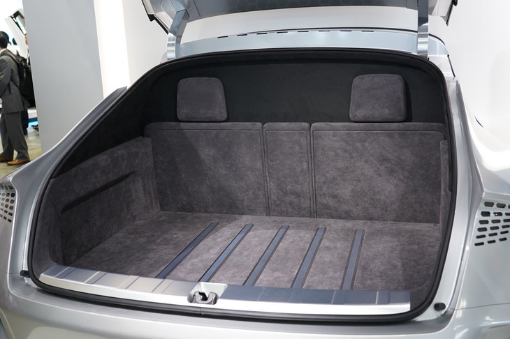 構成部品点数が非常に少ないため、開口部を大きく取れるのもメリット。