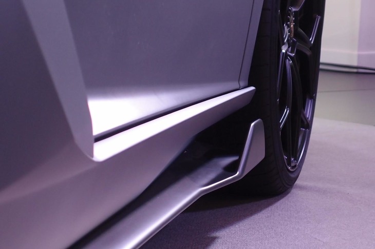 ランボルギーニ・アヴェンタドールLP780-4 Ultimae（フロントタイヤ後方のエアロフィン）