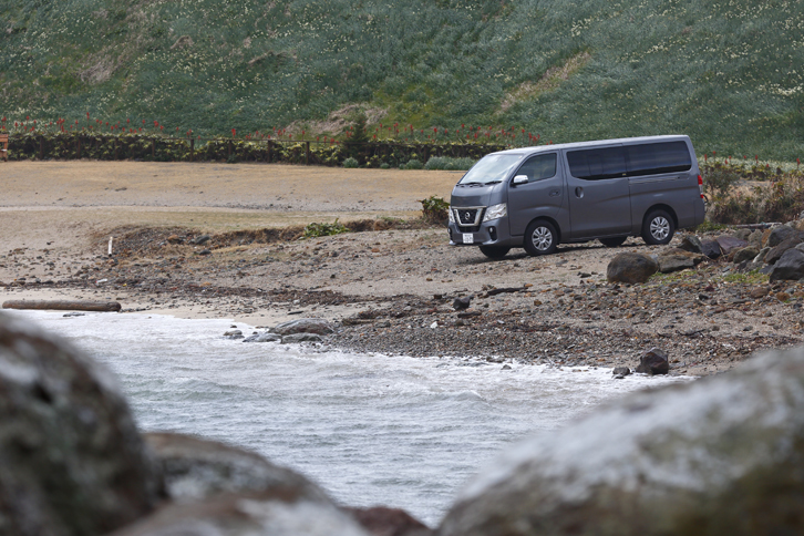 「GIANT TEST Plus」のひとこま。スタッフのひとりは、車中泊をテーマに一台を選んだ。（photo：市 健治）