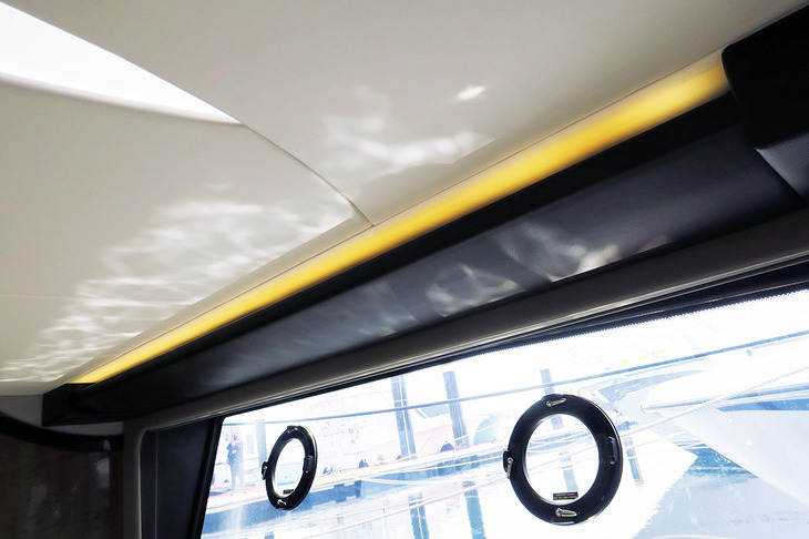 レクサスLY650（間接照明）