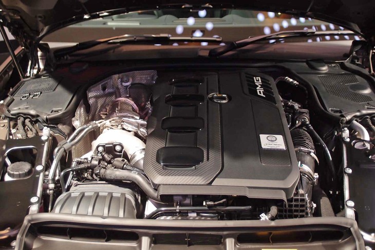 メルセデスAMG SL43（2リッター直4ターボエンジン）