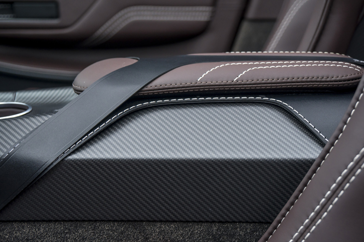 ヴァンテージGT12ロードスター（アームレスト）