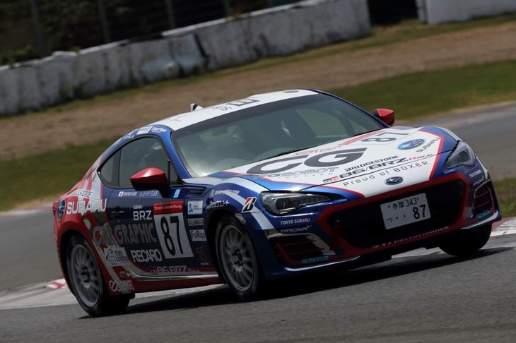 プロフェッショナルシリーズの久保選手のスポーツ走行では、全車のタイムまでは把握できていないものの、上位を狙えるかなり良い状態で走行を終えていました。専有走行では予選シミュレーションを行い、結果は11位。今大会がいつも以上に僅差の戦いになるに違いないとわかった専有走行でした。