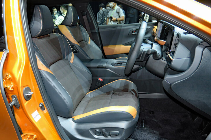 トヨタ・クラウン クロスオーバー（フロントシート）