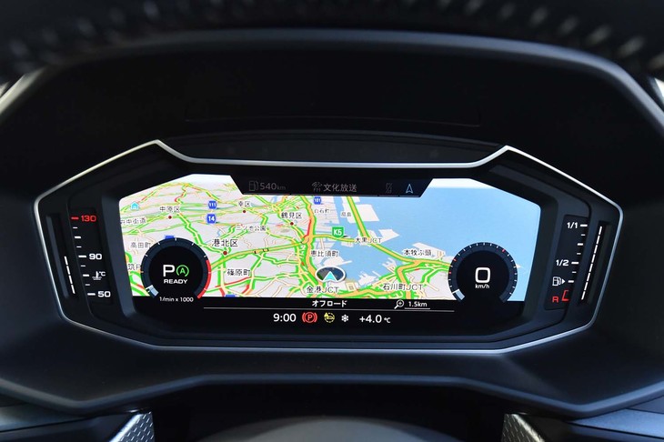 「A1シティーカーバー」はフル液晶メーター「アウディバーチャルコックピット」を装備。カーナビのマップを画面いっぱいに表示することもできる。