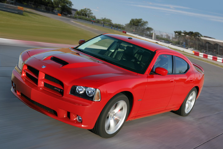 日本にも一時期正規導入されていた「ダッジ・チャージャー」。今見ても、空気抵抗とかまったく考えていなさそうなフロントマスクがイカしてる。