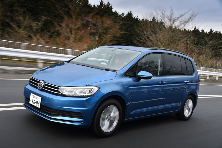 「ゴルフトゥーラン」のグレード構成は「TSIトレンドライン」「TSIコンフォートライン」「TSIハイライン」の3種類で、2016年の中ごろには、スポーティーな意匠の「Rライン」も導入される予定となっている。