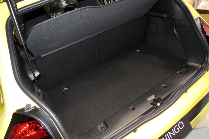 ルノー・トゥインゴ インテンス（ラゲッジルーム）