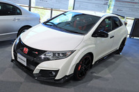 7代目以降、ホンダは仕向け地ごとに「シビック」のデザインやラインナップを変更。9代目は、日本では「タイプR」のみが販売された。