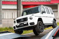 「G580 with EQテクノロジー」の走行シーン。4輪それぞれを独立した個別のモーターで駆動するドライブトレインを採用。各モーターそれぞれが最高出力147PS、最大トルク291N・mを発生する。