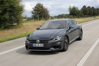 今回の試乗したのは、2リッター直4ガソリンターボエンジンを搭載する「Rライン 2.0 TSI 4MOTION」。日本仕様に準じる内容だ。