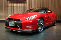 日産、足まわりを中心に「GT-R」の走りを強化