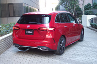 「B200d」のリアビュー。新デザインのディフューザーやLEDリアコンビランプが採用される。