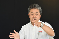 本田技術研究所 四輪R＆Dセンター CIVIC車体開発責任者の竹澤 修さん。1987年、同社に入社、長年インテリア設計に携わる。「シビック」の開発としては、2002年モデル、2006年モデルを経て、今回の新型が3台目となる。愛車は「エリシオン」。