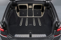 「BMW 3シリーズ」にワゴンボディーの「ツーリング」登場　従来モデルより荷室を拡大の画像