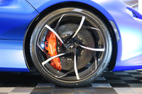 ブレーキについてはチタン製のキャリパーを採用することで1kgの軽量化を実現。ディスクローターも「セナ」より耐久性の向上が図られている。