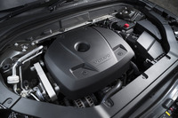 「ボルボXC60 T5」の2リッター直4ターボエンジン。高回転域の優れたレスポンスと伸びやかなドライビングフィールも特徴とされている。