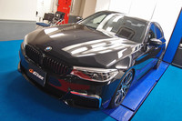 発表会場には、カーコーティングの新製品「ハイモース コート・ザ・ネオ」を施工した艶（つや）やかなBMWも展示された。