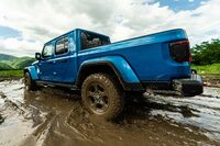 悪路での機動性や、取り回しのしやすさでは「ラングラー／ラングラー アンリミテッド」に一歩譲る「グラディエーター」だが、キャビン後方の荷台には、それを補って余りある魅力がある。