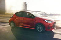 若者は高いクルマを買う必要はない。「トヨタ・ヤリス」や「マツダ2」のフツウのマニュアルトランスミッションモデルで十分に楽しめるはずだ。
	 
	