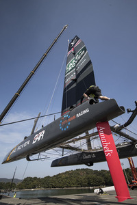 アメリカズカップはワンメイクレース。本シリーズはAC45Fという規格のカタマラン（双胴船）で競われた。